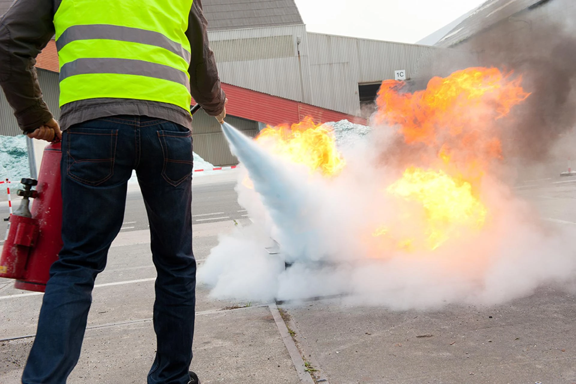 Tips to Choose a Perfect Fire Extinguisher For You Needs.