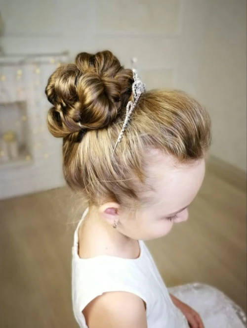 11 Beautiful Christmas Hairstyles Ideas and Inspiration