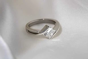 " What Are The Secrets Behind 1 Carat Diamond Rings?"