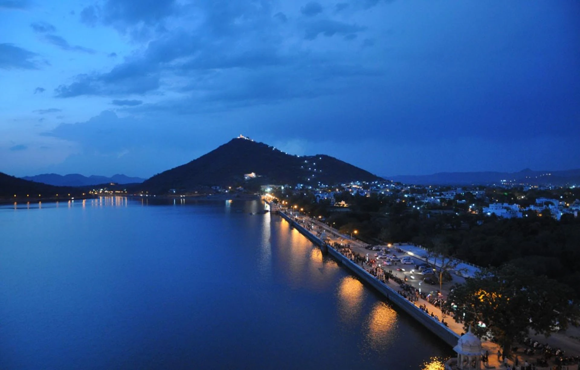 Famous places to visit and accommodation in Udaipur