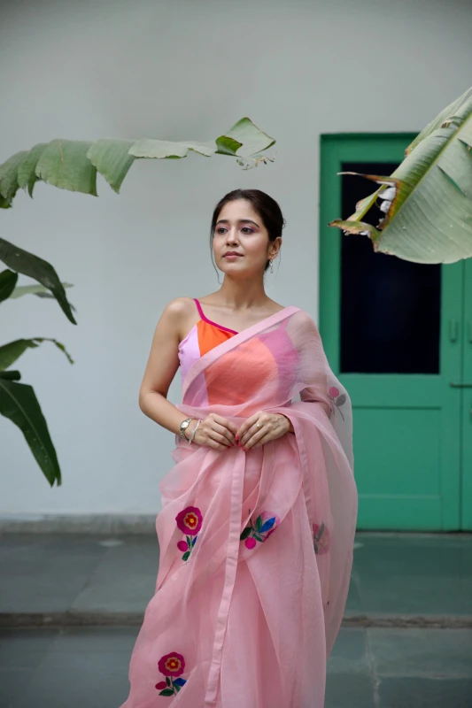 SHWETA TRIPATHI IN PEELI DORI SAREE