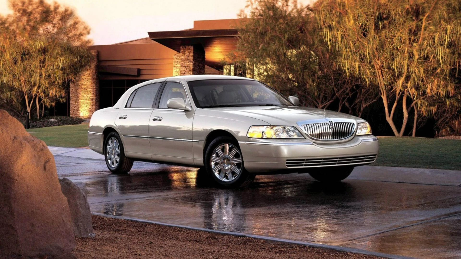 What is In Your Bag During Town Car Services? Travel Prep Dos And Don'ts