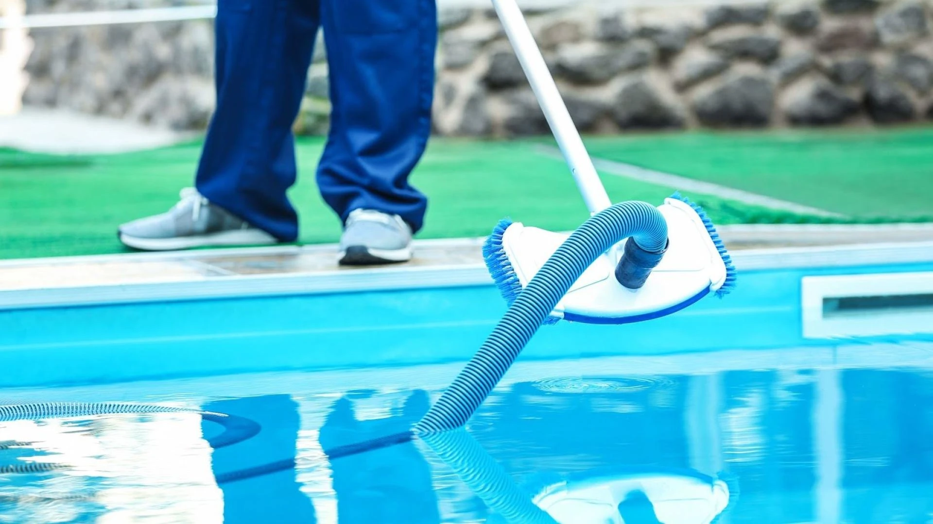 Avoid Costly Mistakes as Pool Owner: Recurring Pool Cleaning Services