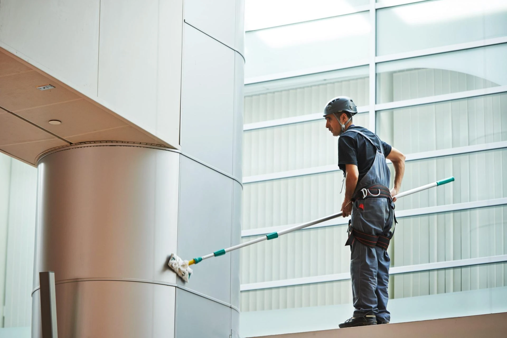 The Role Of Building Cleaning Services In Workplace Productivity