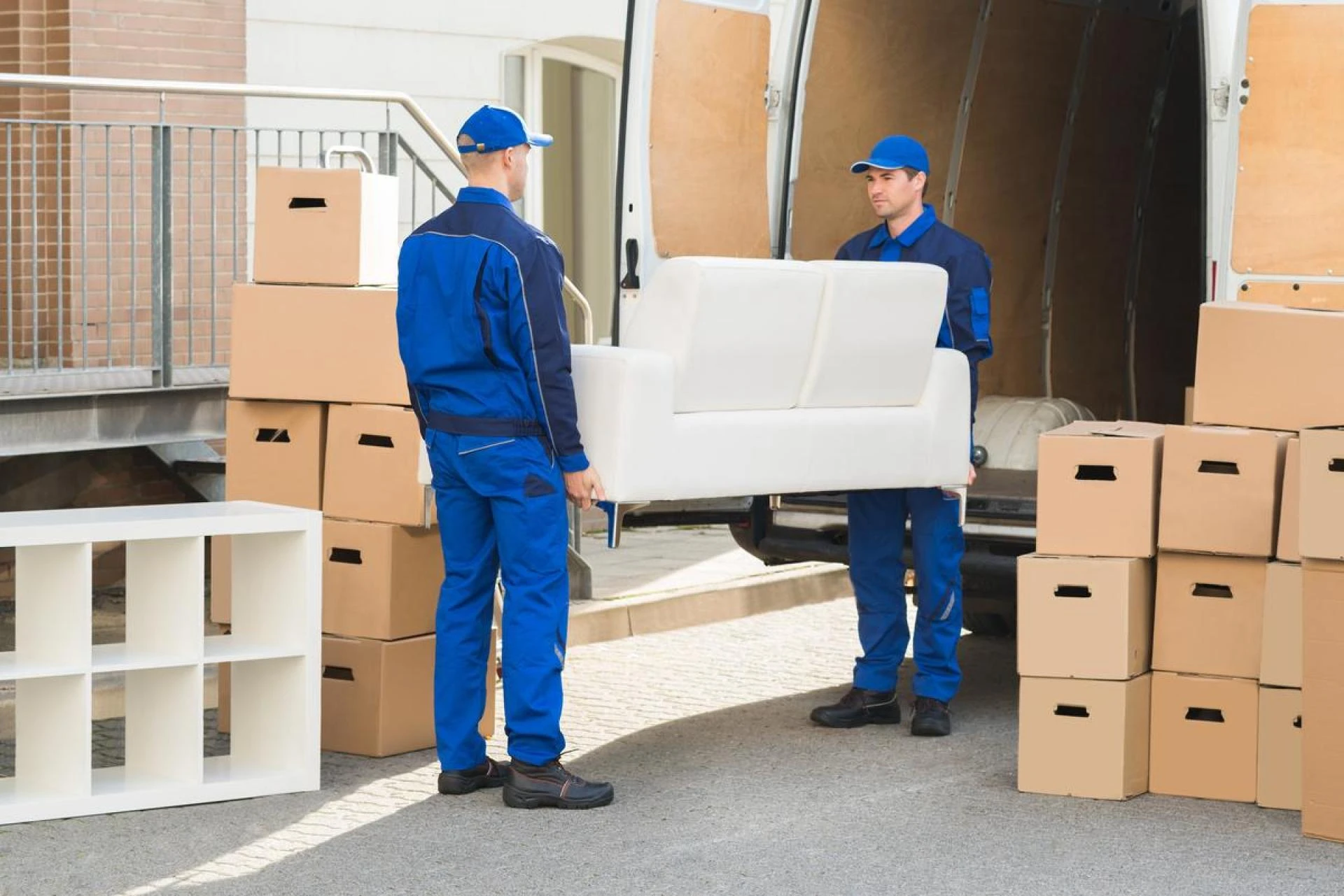 How Furniture Movers Can Simplify Your Moving Experience?