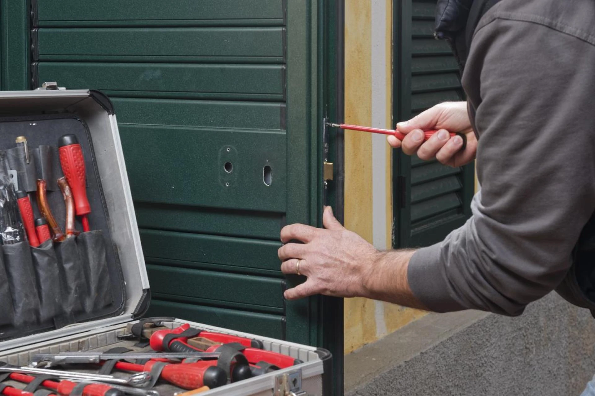 Why 24 Hour Emergency Locksmith Services Are Essential?