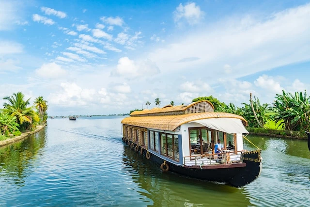 Kerala's Top 10 Honeymoon Destinations: A Romantic Odyssey