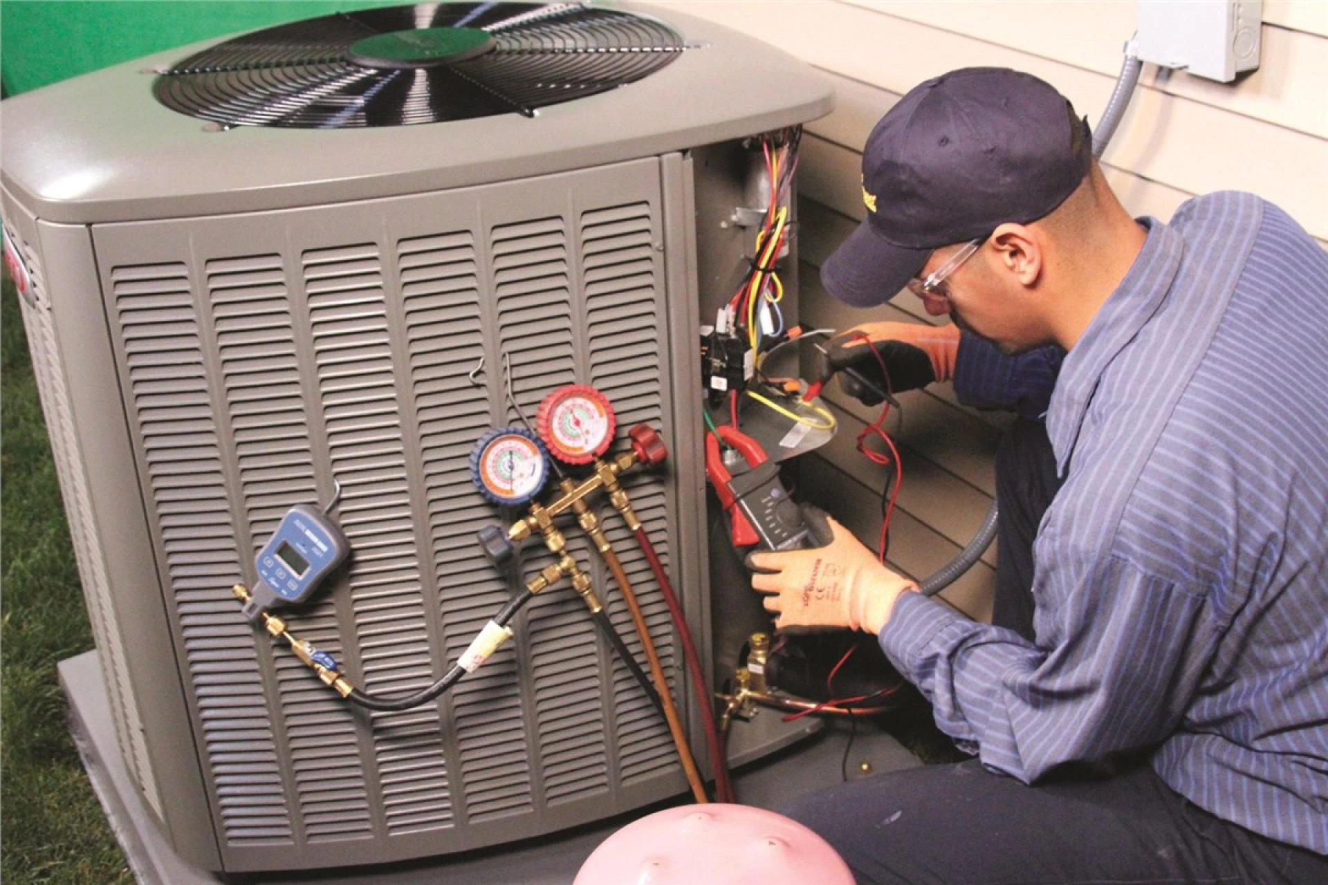 Air Conditioner Repair in Dubai: How to Find a Qualified Technician
