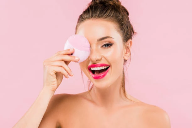 5 reasons to use a facial cleansing brush