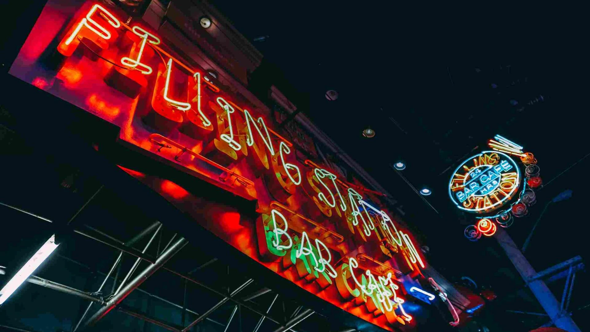 INVEST IN SIGNAGE TO EXCEL YOUR BRANDING