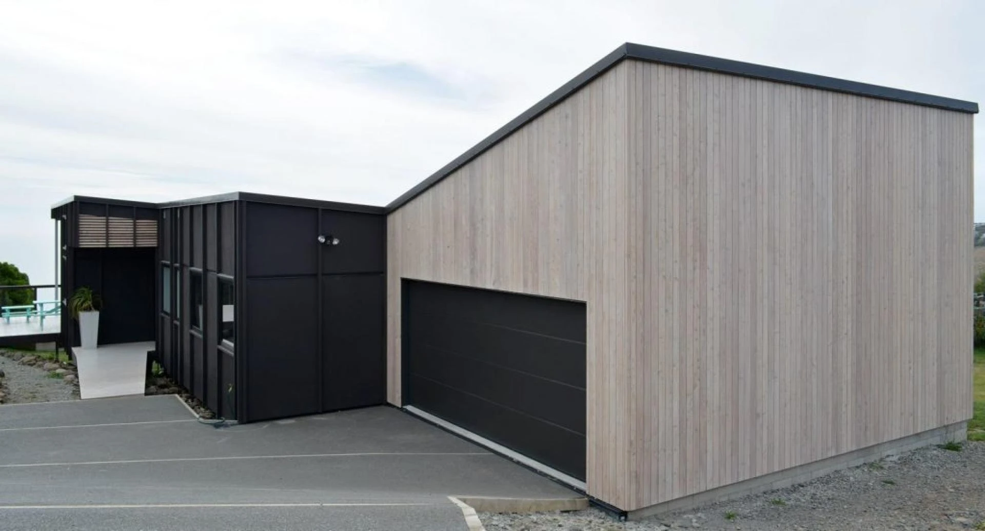 Cedar Staining Solutions by the Most Skilled Technicians