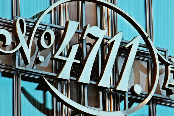 How Do You Attract Customers with Building Signs?