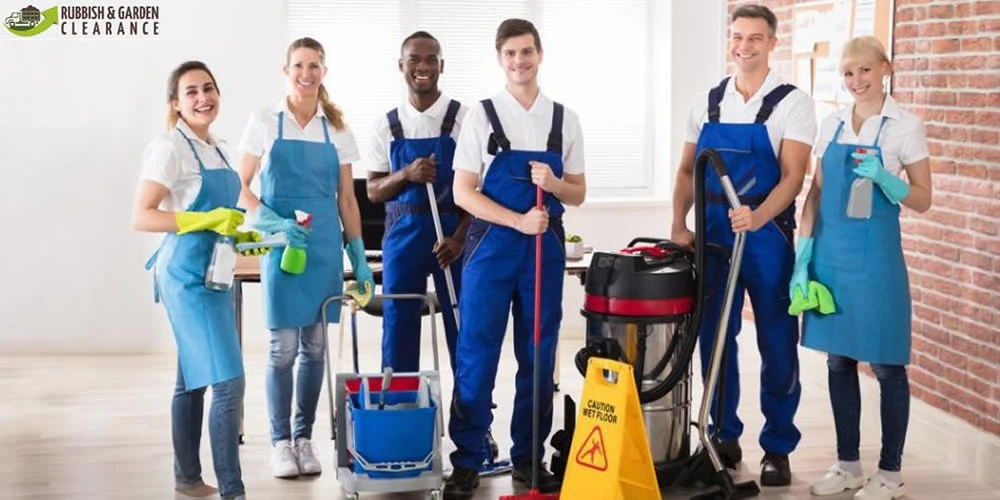 Should You Hire a Flat Clearance Service in Merton or an Independent Cleaner?