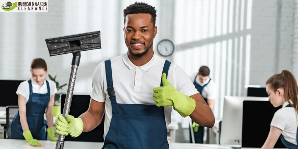 Busy Lifestyles: How to Choose a Flat Clearance Service in Merton