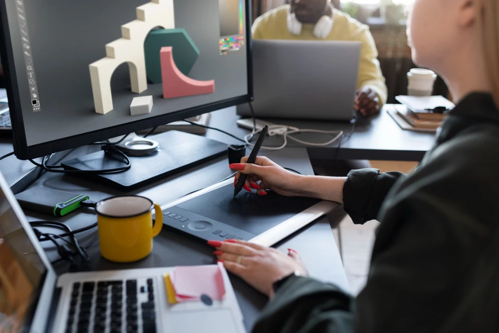 Graphic Designer: Courses, Skills, Salary &amp; Career