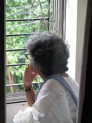 Mangsho'r Jhol, Pound Cake, and Moni