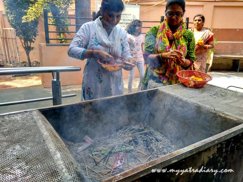 Devouts lighting incense at Shani Shinganapur Temple, Maharashtra Devouts lighting incense at Shani Shinganapur Temple, Maharashtra