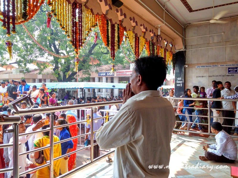 Shani Shinganapur devotee praying, Maharashtra Shani Shinganapur devotee praying, Maharashtra