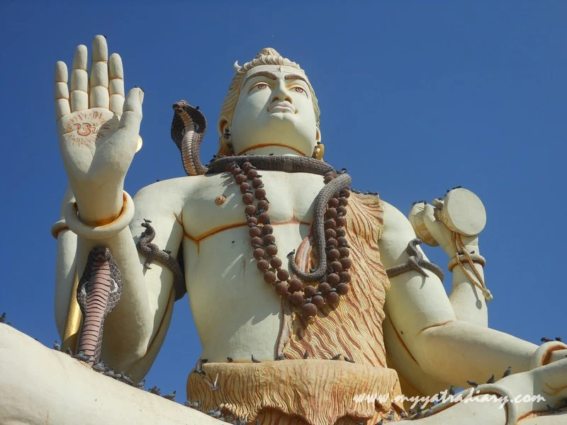 The magnificient statue of Lord Shiva at Nageshwar Jyotirling Shiva Temple, Bet Dwarka The magnificient statue of Lord Shiva at Nageshwar Jyotirling Shiva Temple, Bet Dwarka