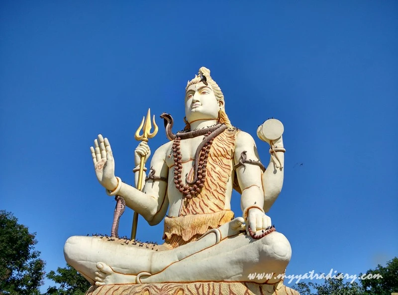 85 feet tall, 45 feet wide Shiva deity at Nageshwar Jyotirling Shiva Temple, Bet Dwarka 85 feet tall, 45 feet wide Shiva deity at Nageshwar Jyotirling Shiva Temple, Bet Dwarka