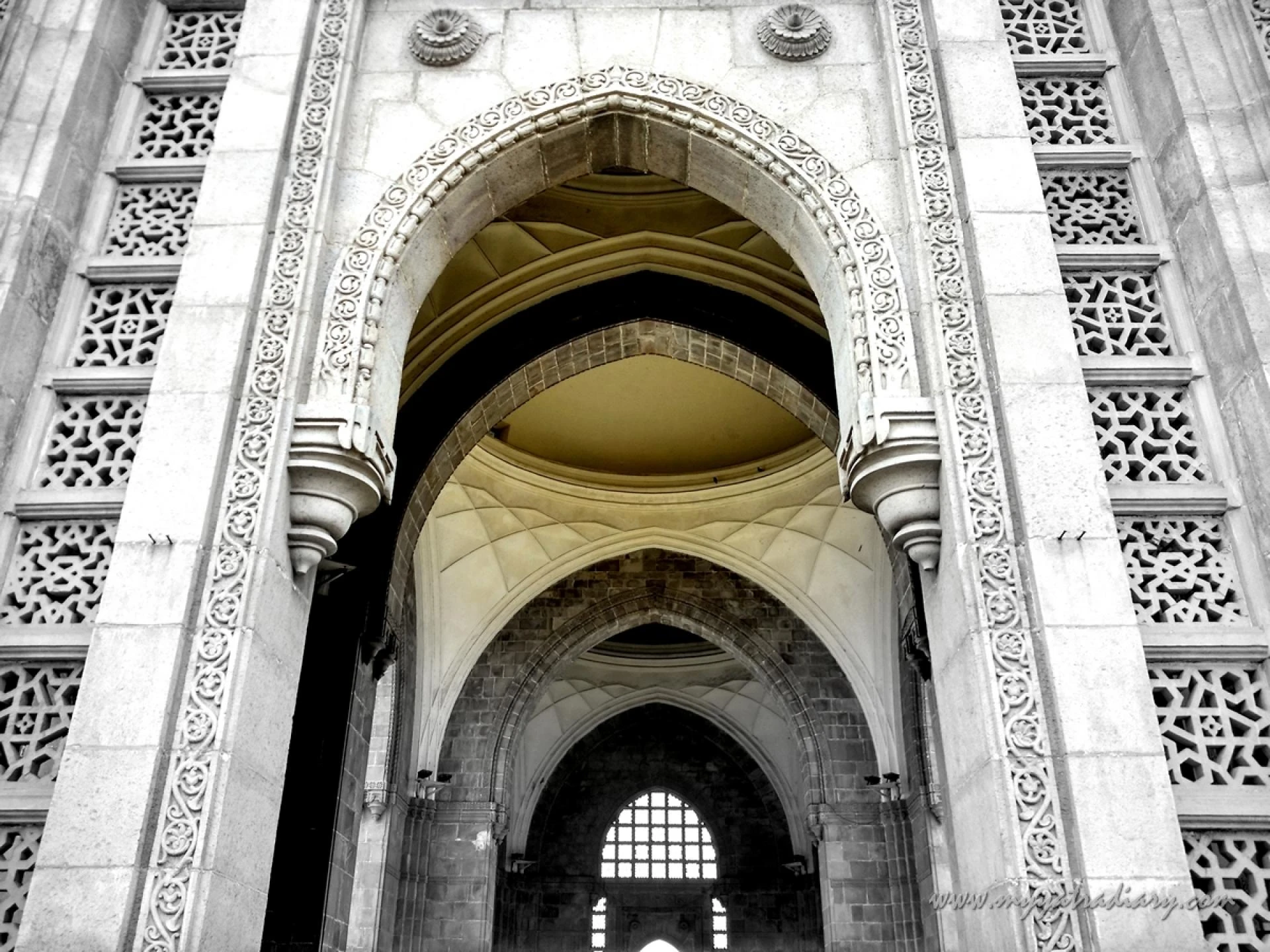 Soulie Saturday #23: Latticed windows at Gateway of India, Mumbai.