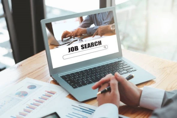 Benefits of Searching for College Athletics Jobs Online