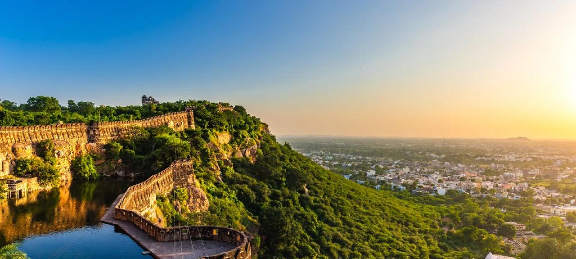 Udaipur to Surat by train, bus, flight from INR 733 - May 2024 ✓