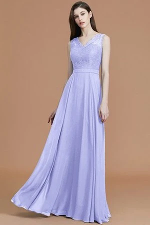 versuchen Sie das Kleid zum günstigsten Preis zu bekommen