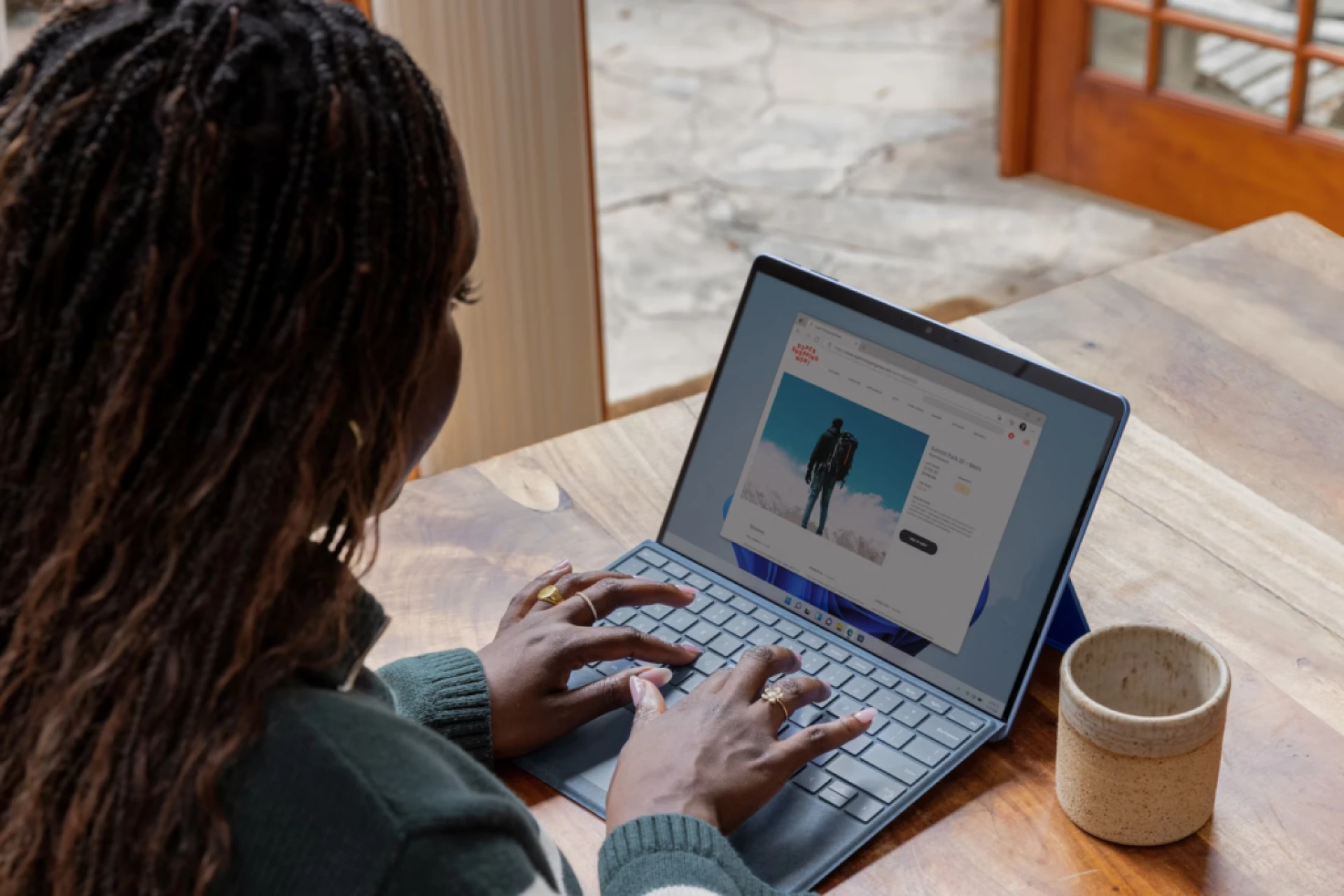 Lady using a laptop - How To Choose Blogging Platforms