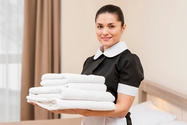 Which hotels offer a complimentary laundry service?