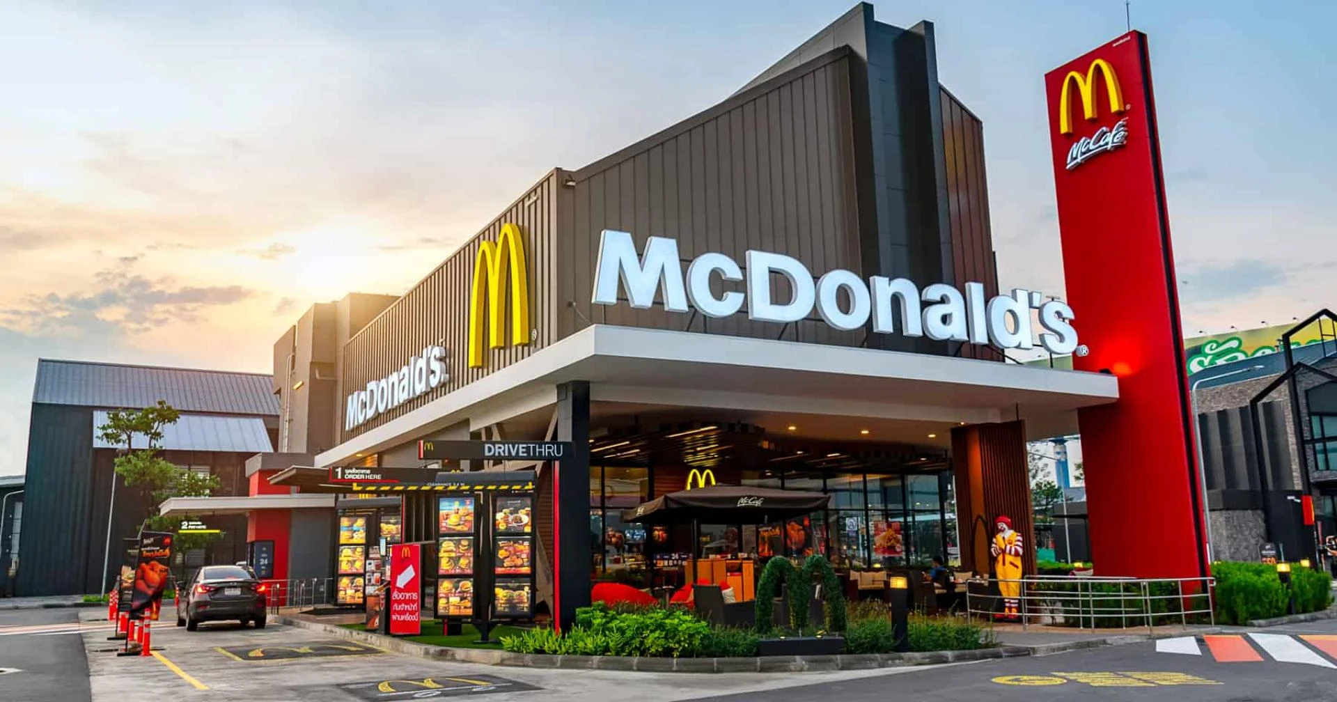 McDonald\'s Franchise | Cost, Fees & Earning Stats (2023)