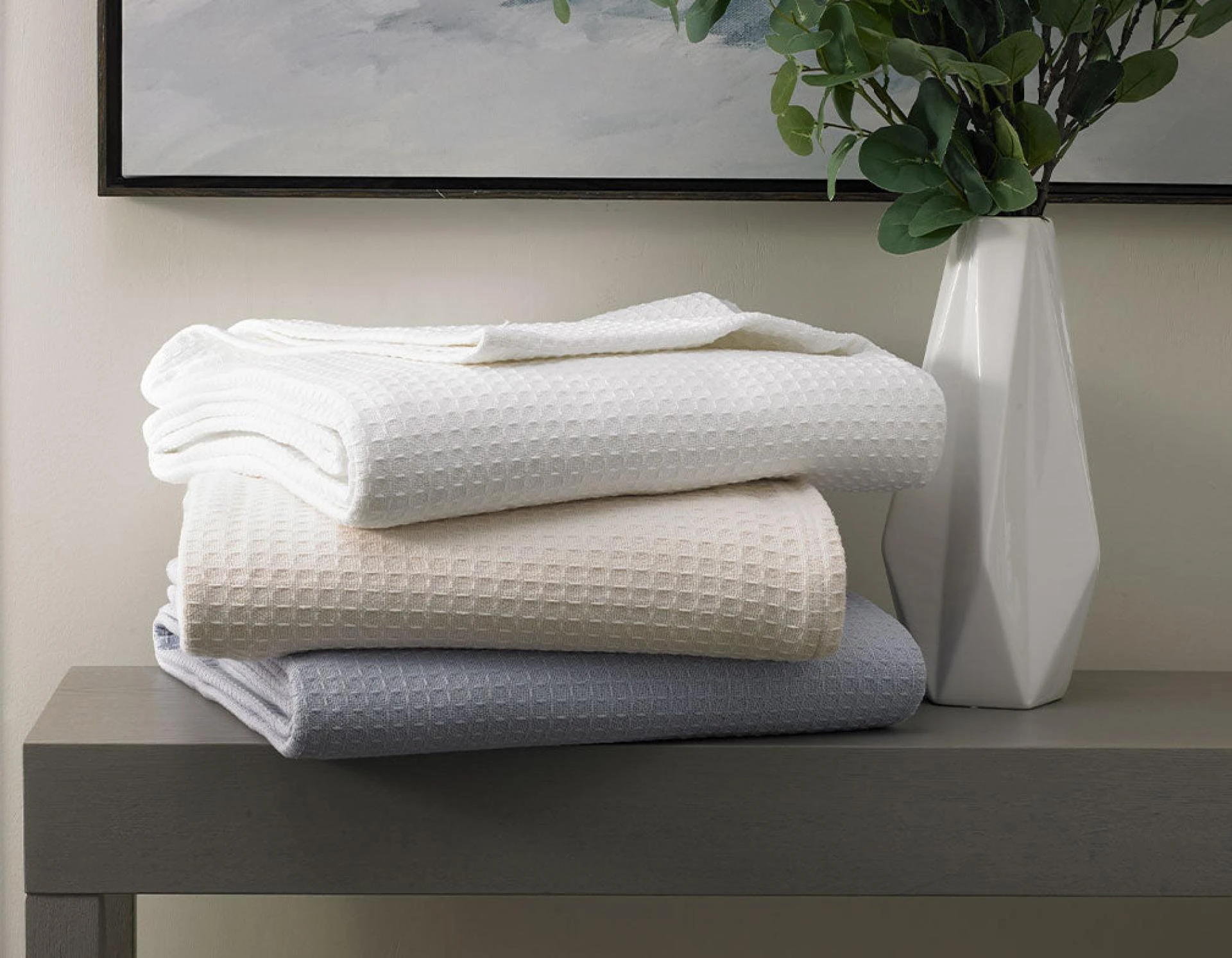 Choosing Cozy and Durable Hotel Blankets That Make a Lasting Impression