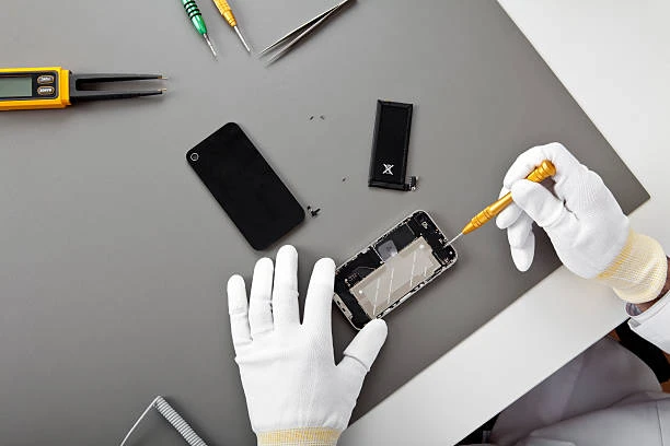 Why Every Smartphone Owner Needs a Screen Protector and Case