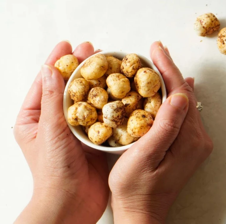 Flavoured Makhana vs Regular Snacks: A Healthy Comparison