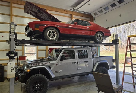 What is the Difference Between a Freestanding and a Bolted Car Lift? | Wildfire Lifts