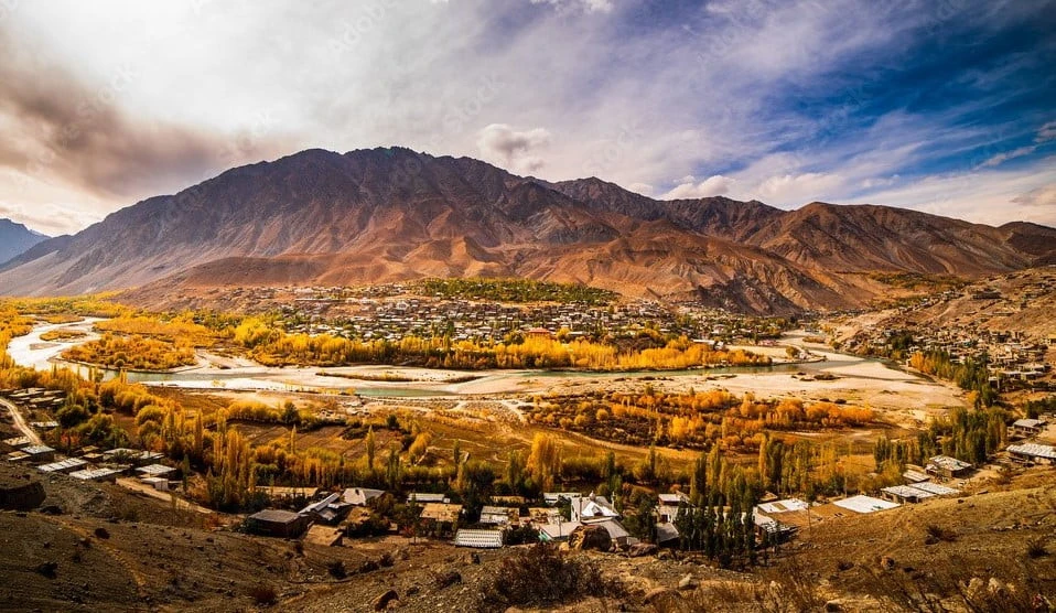 Explore the Enchanting Beauty of Leh Ladakh with Vibrant Holidays
