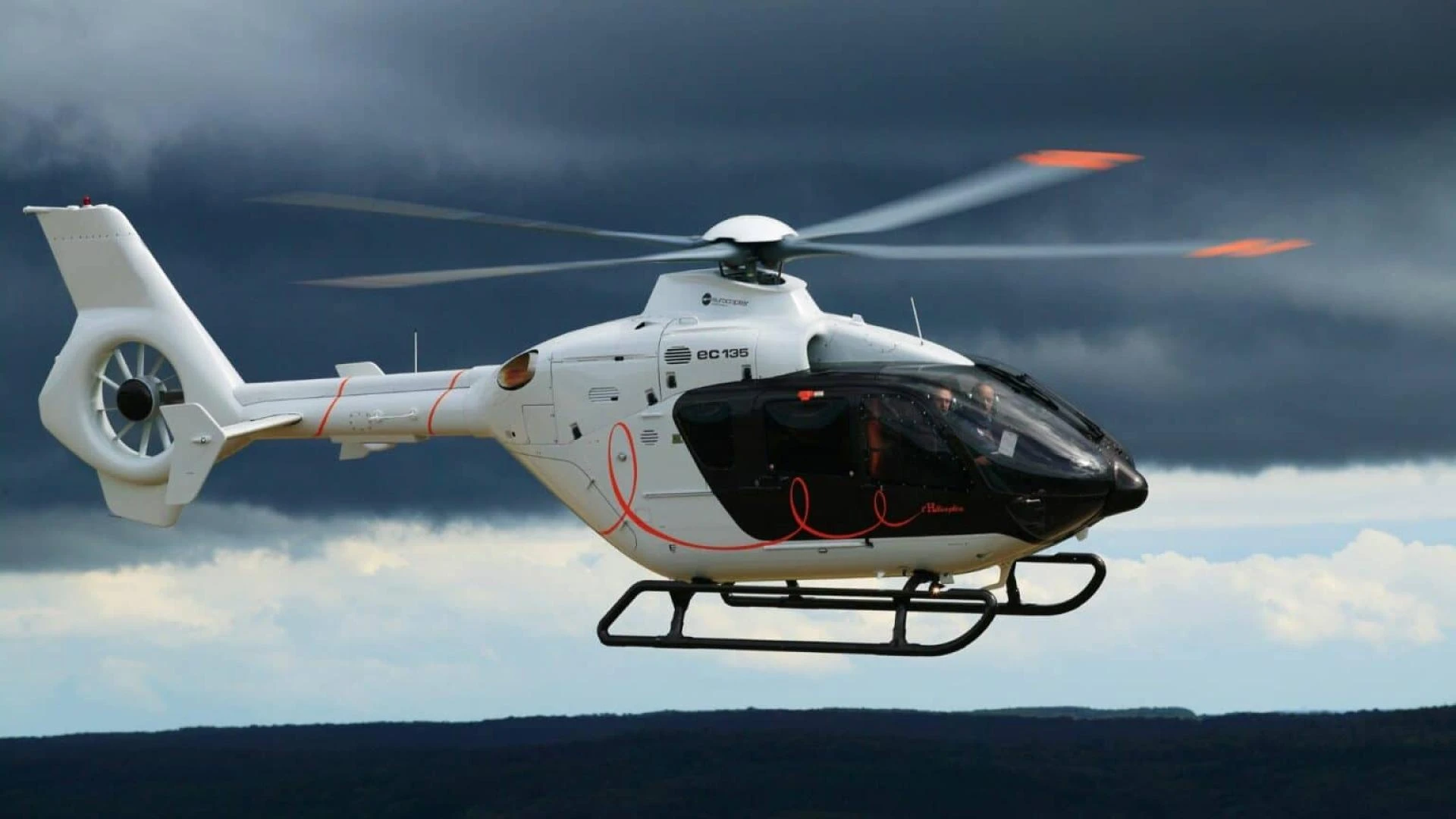 How Helicopter Lighting Systems Improve Night Flight Operations