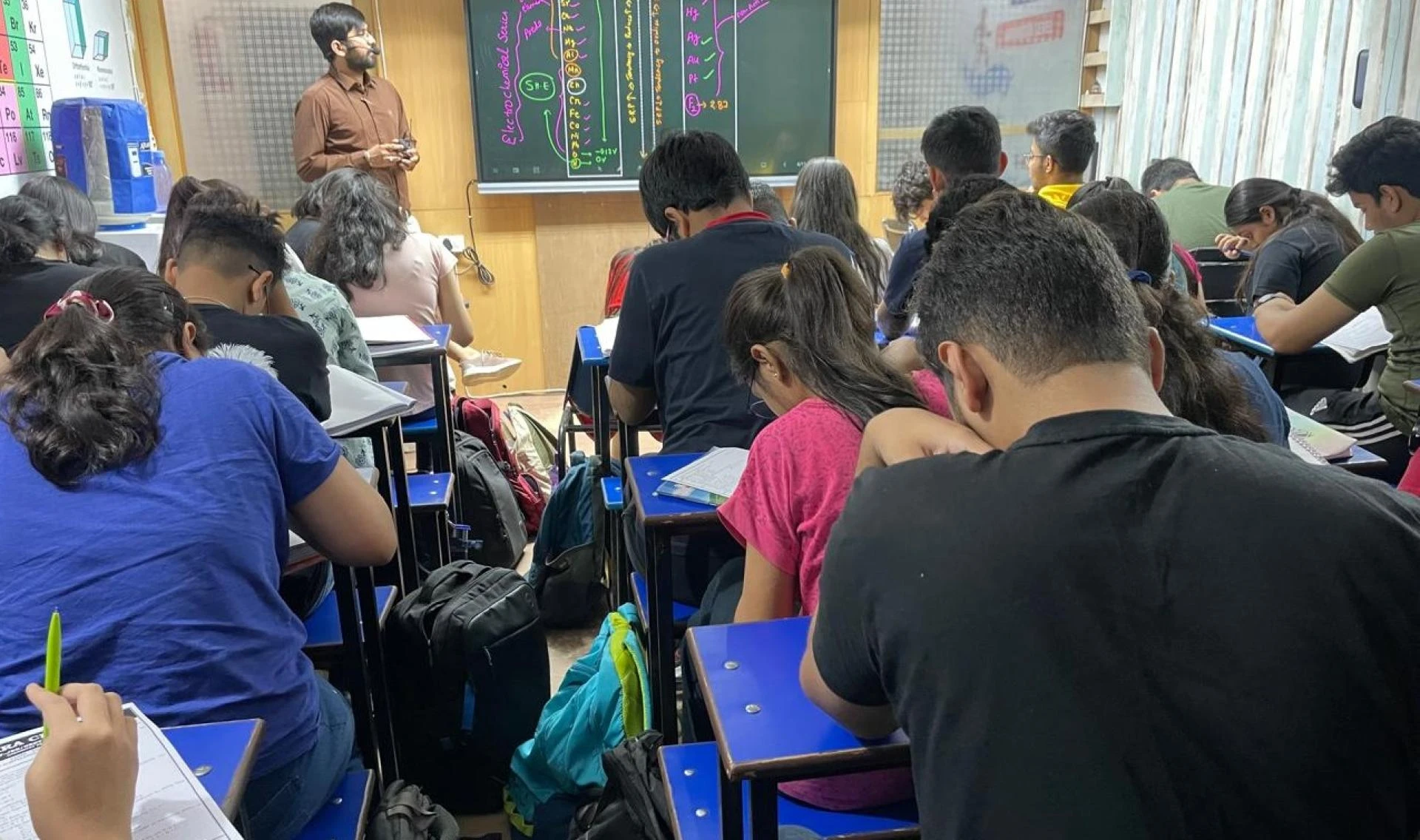 Draft: My Post TitlePara Classes: The Best NEET Coaching Centre in Faridabad with Arun Dixit Sir