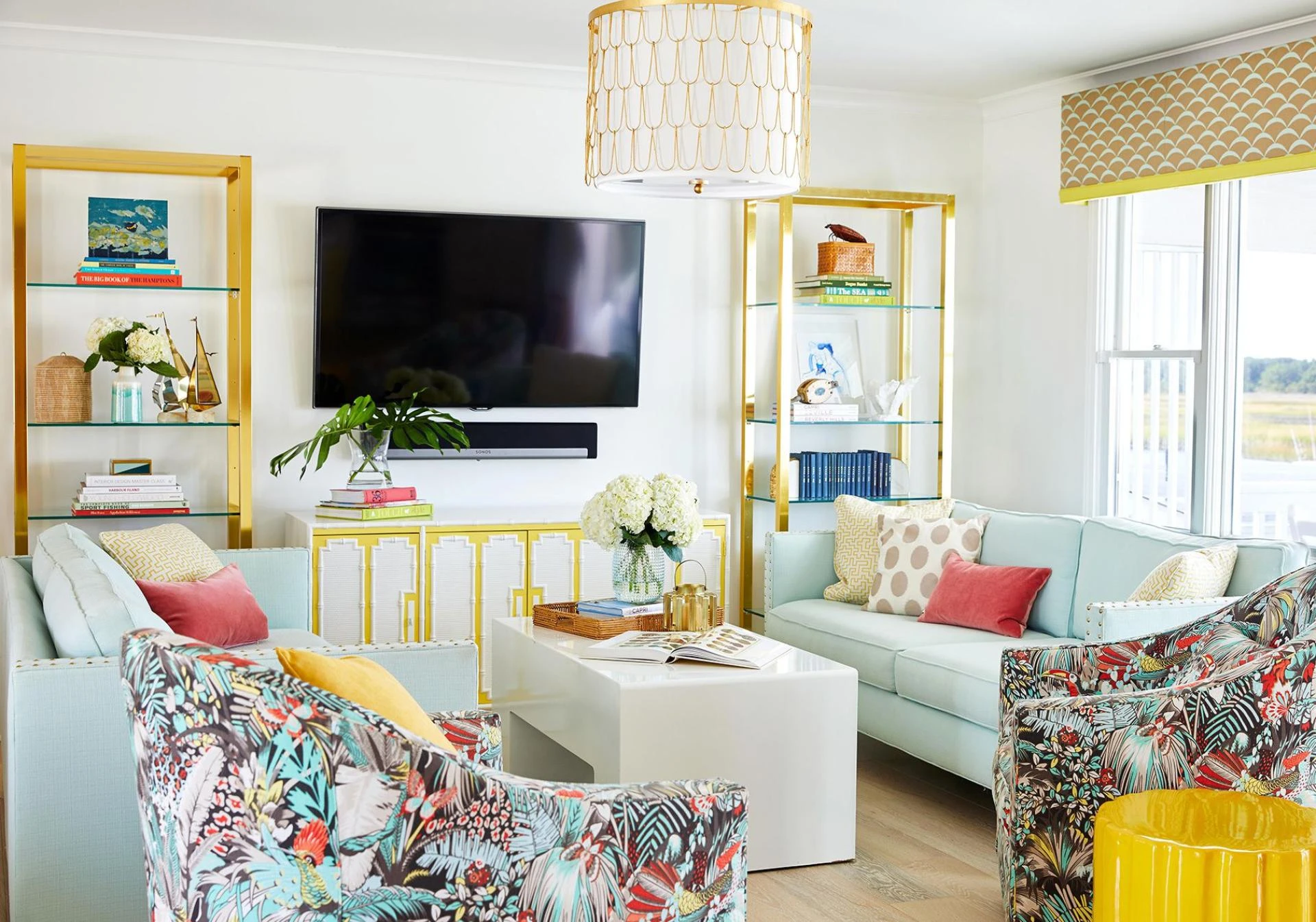How to Arrange Velvet Cushion Covers on a Sofa: A Step-by-Step Guide