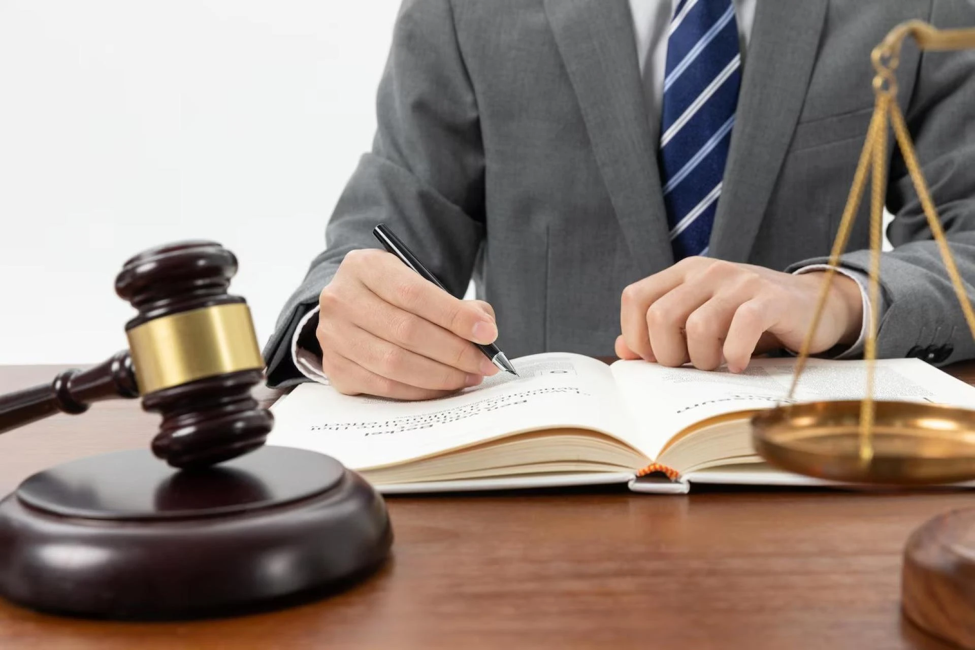 The Role of a Law Firm St Louis in Business Litigation