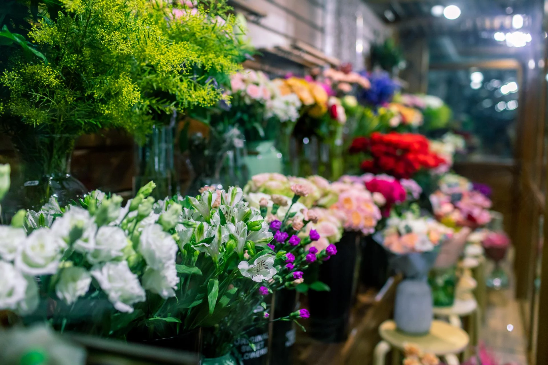 How to Select the Best Wholesale Floral Products for Stunning Arrangements?