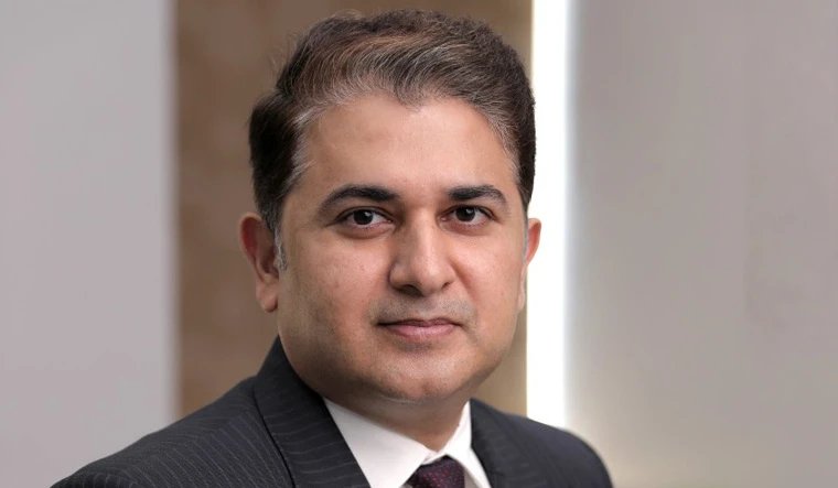 How Facelift Surgery Reverses Aging: Key Benefits