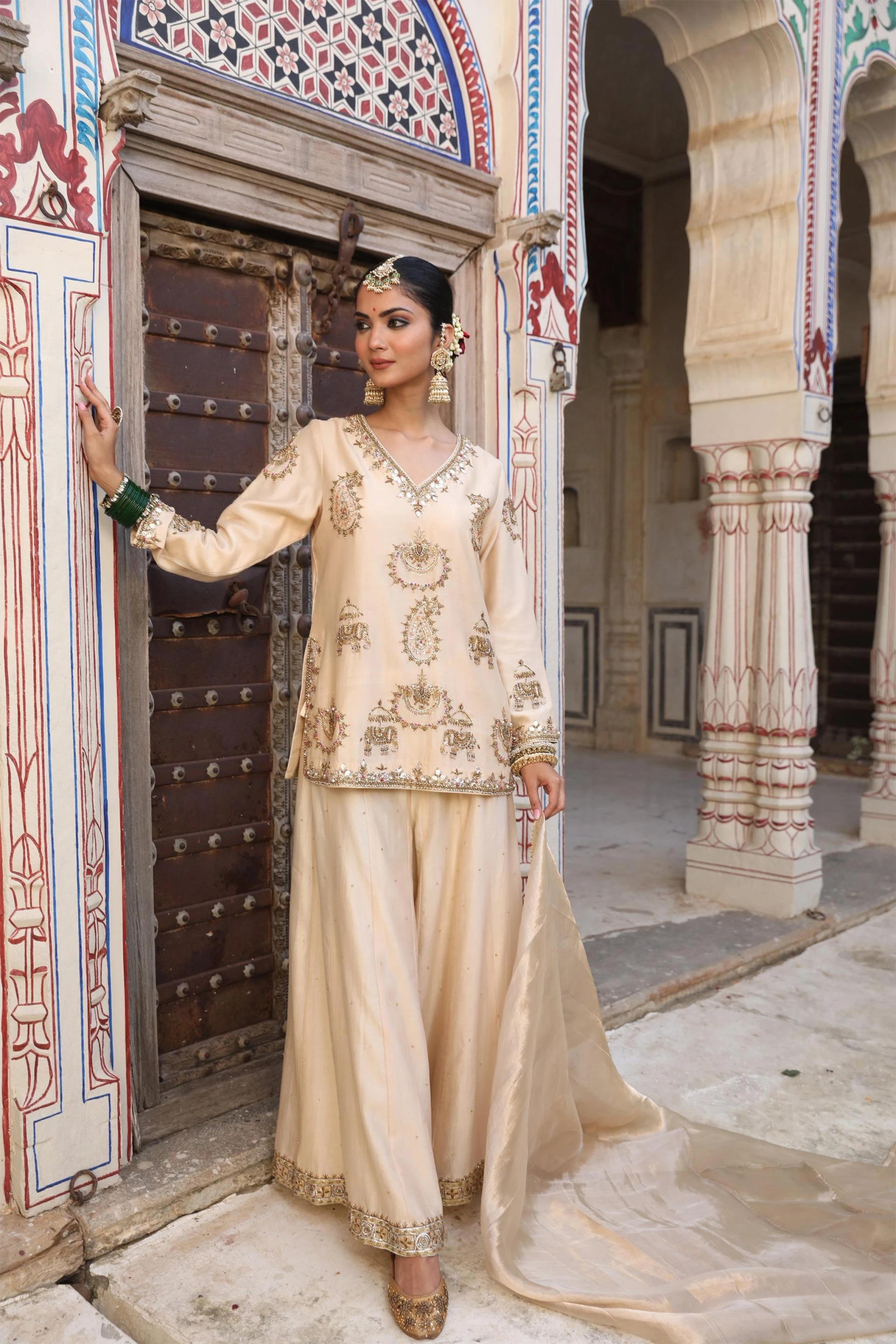 How to Pick a Stylish Sharara Set for a Destination Wedding