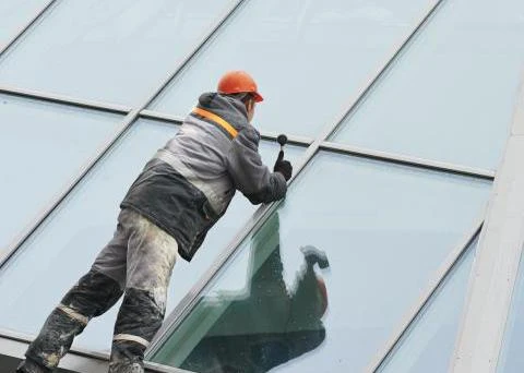 Do We Offer Subtle-Looking, Low-Mirror Window Film That Can Be Installed From The Outside - Stockfilms