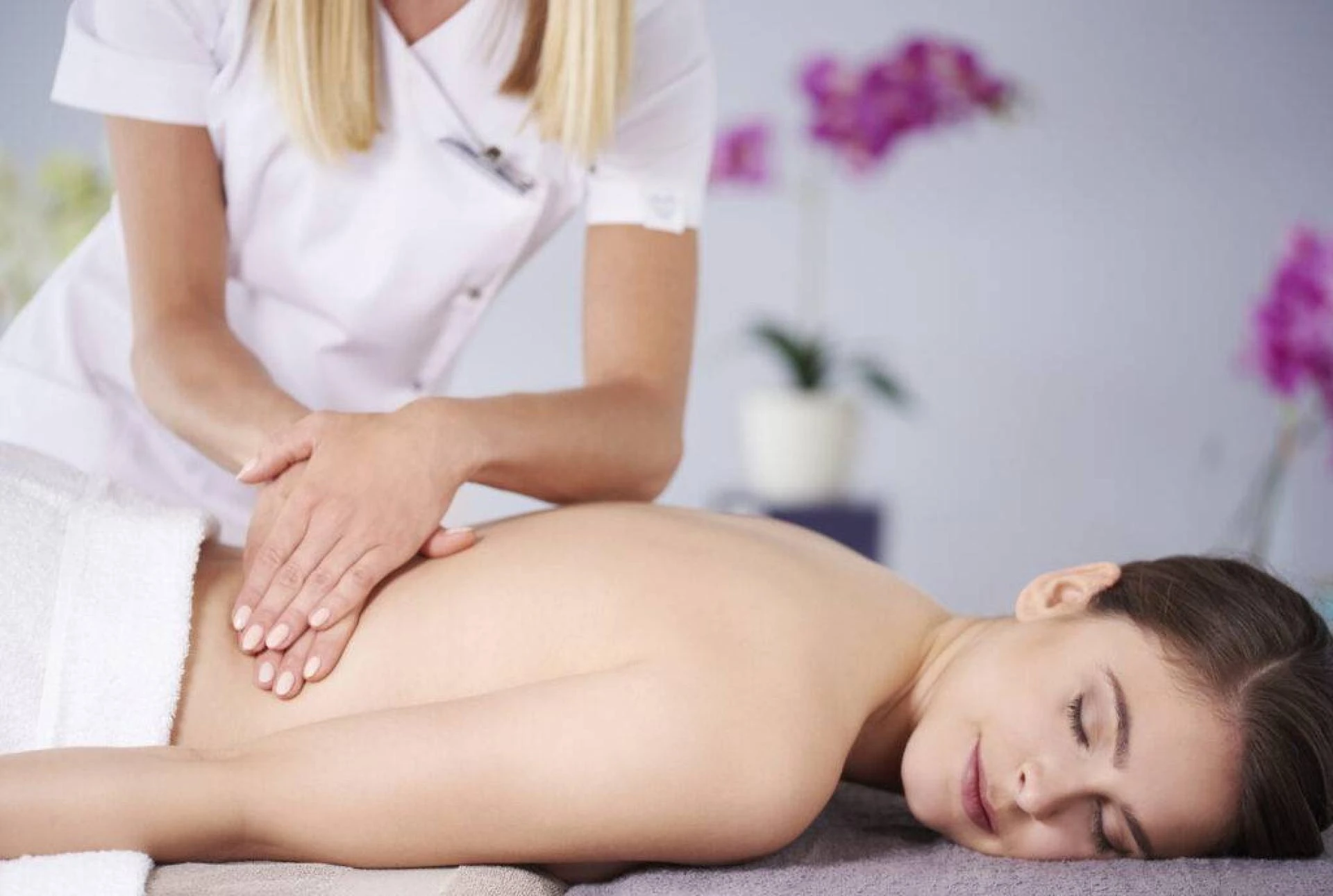 How to Reduce Muscle Tension With Home Spa Services Dubai