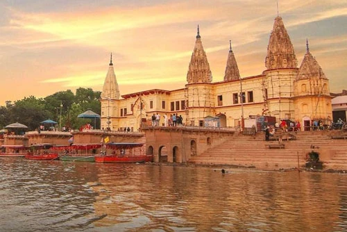 Unveiling the Spiritual Heart of India: A Comprehensive Guide to Varanasi Tour Packages