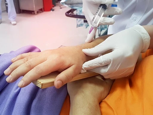 Cannulation Certification in London: How It Can Help You Land a Better Job