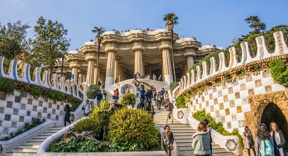 Unlock Gaudí's Masterpiece: The Ultimate Park Güell Guided Tour Experience