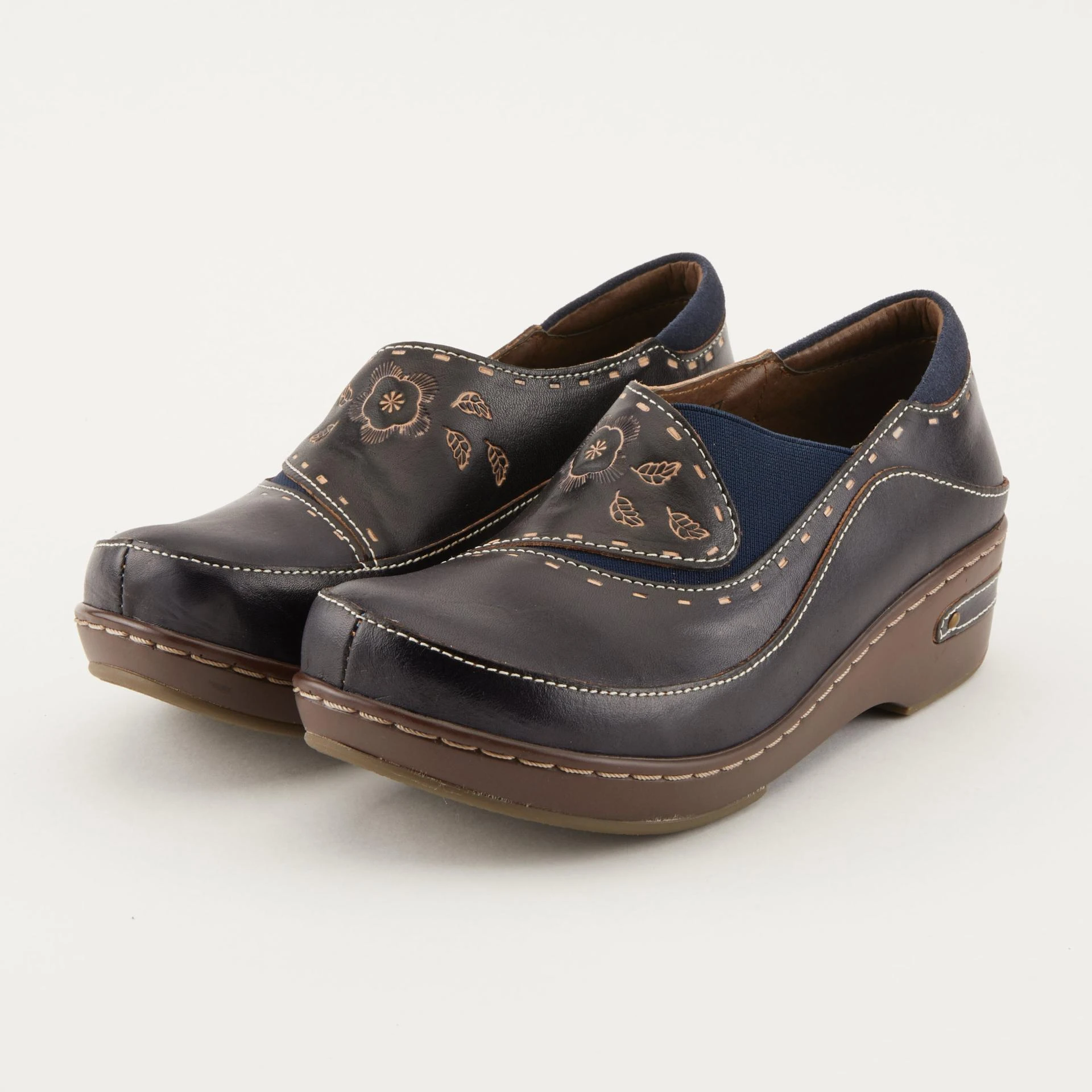 Why Leather Clogs for Women Are Perfect for Summer?