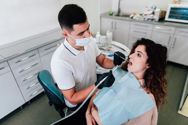 Tout ce que vous devez savoir sur le ciment dentaire temporaire et les soins dentaires à domicile